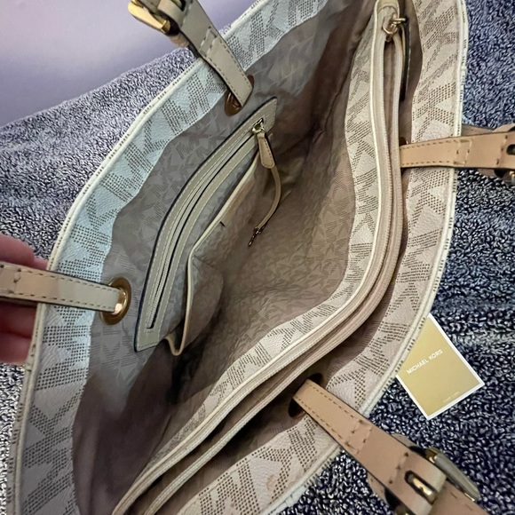 Michael Kors Signature Acorn-tan tote bag - Picture 7 of 8